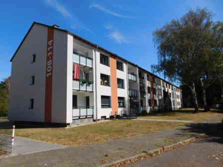 Sehr schöne 3-Zimmerwohnung mit Balkon und Laminat direkt am Crönpark...