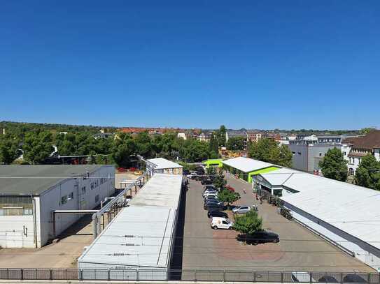 Großraumbüro im Dachgeschoß mit Blick über Dresden zu vermieten