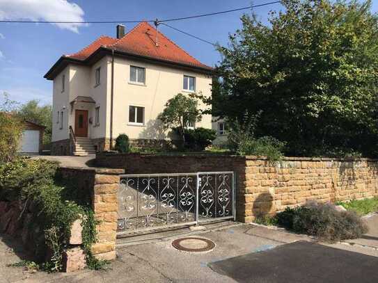 Sehr schönes, helles Einfamilienhaus mit Balkon, Garage und großem Garten in Bisingen zu vermieten