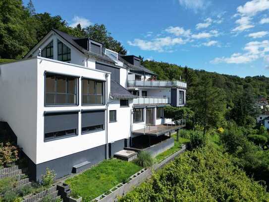 Exklusive Wohneinheit mit Panoramablick in das Lorsbachtal // JUNG VON HAUS