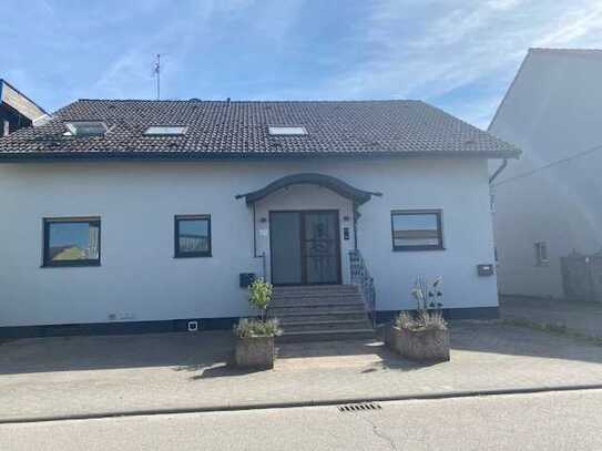 Einfamilienhaus mit Halle und Sozialtrakt im Gewerbegebiet