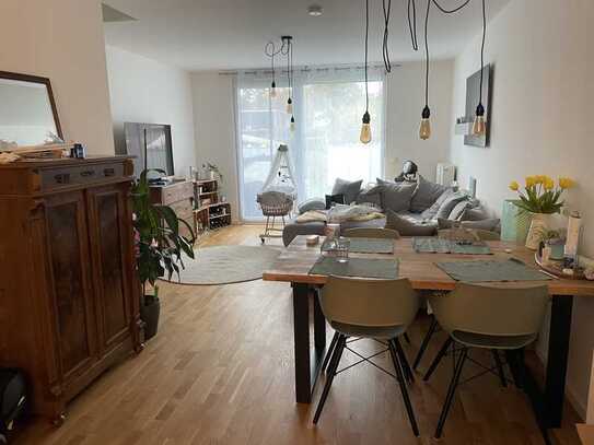 Neuwertiges Reihenmittelhaus mit drei Zimmern und EBK in Frankfurt-Fechenheim