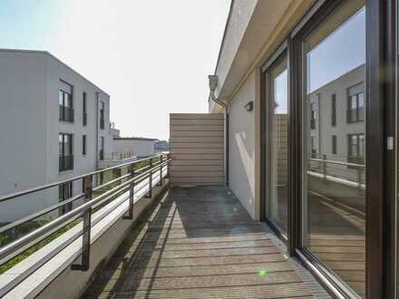 Gigantische 4 Zi. Wohnung. Balkon + EBK und ZWEI Stellplätze inklusive