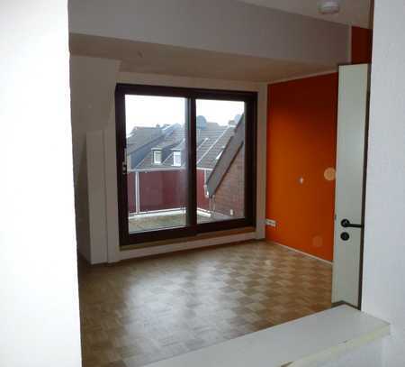 Freundliche 1-Zimmer-Maisonette-Wohnung mit Balkon und EBK in Mönchengladbach