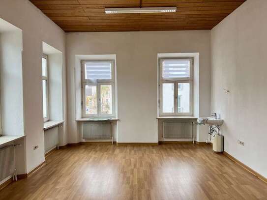 ***Ideal für Gewerbetreibende!***
Große 6 Zi.-Wohnung in Schwabmünchen zu mieten!