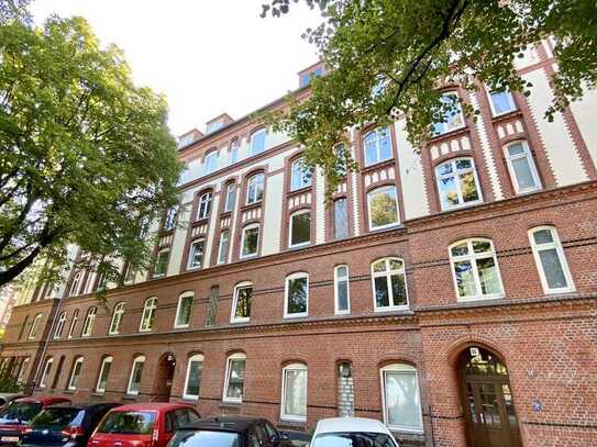 2-Zimmer-Altbauwohnung mit sonniger Loggia in Barmbek-Süd