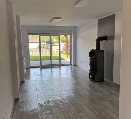 Modernisierte 3,5-Zimmerwohnung mit Terrasse/ Garten und Einbauküche