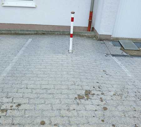 3 KFZ-Stellplätze mit Sperrpfosten in Contwig zu vermieten