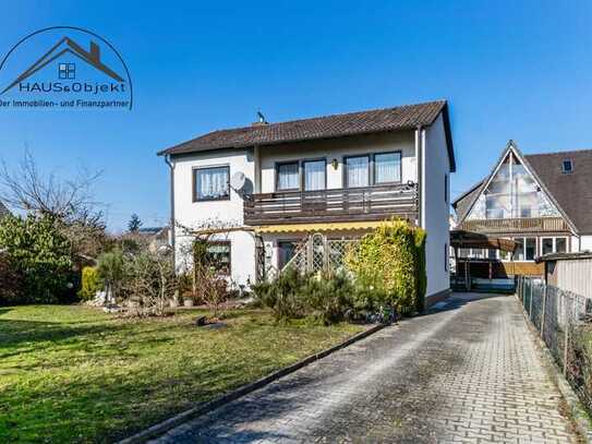 CHARMANTES EINFAMILIENHAUS MIT WEITLÄUFIGEM GRUNDSTÜCK, GARAGE UND CARPORT