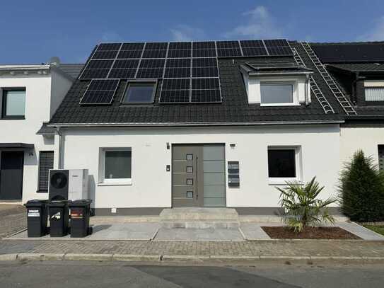 Erstbezug in exklusive 4-Raum-DG-Whg. im 2-Fam.-Haus mit luxuriöser Ausstattung u. eigener PV Anlage