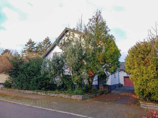 Großzügiges, renovierungsbedürftiges Einfamilienhaus mit vielfältigen Nutzungsmöglichkeiten