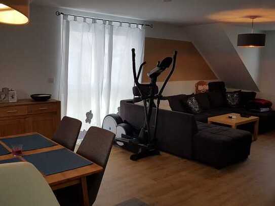 Freundliche, modernisierte 3-Zimmer-DG-Wohnung mit Einbauküche in Wilhermsdorf