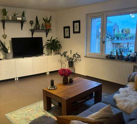 Helle 2-Zimmer-Wohnung mit Einbauküche in zentraler Lage zu vermieten