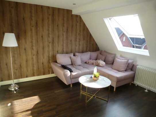 Helle und renovierte 3 Zimmer DG-Wohnung mit kl. Balkon in Krefeld Hüls