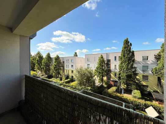 Helle Zwei-Zimmer-Wohnung mit Balkon und Einbauküche