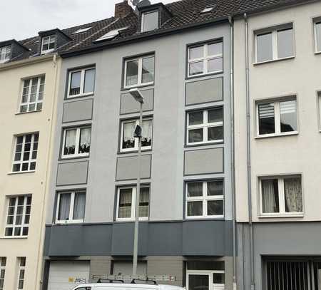 Ruhige Dachgeschoßwohnung in Citylage