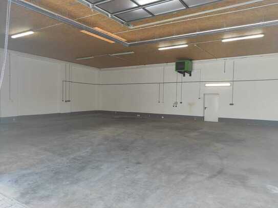 2 moderne Gewerbehallen / Lager, beheizt, 168m² + 145m²