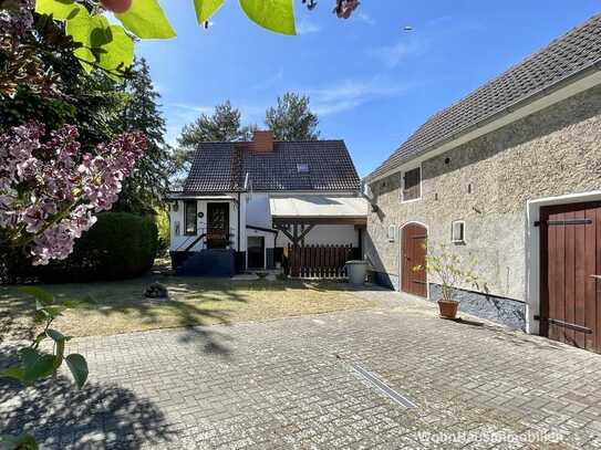 Schöner Altbau mit Hofcharakter wartet auf neue Bewohner