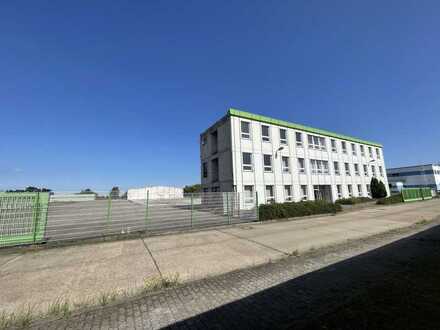 großes Gewerbegrundstück in Prenzlau mit Hallenbestand, Sozialgebäude und Freiflächen