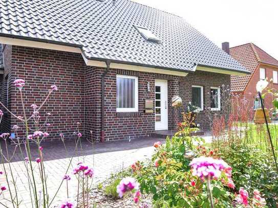 RESERVIERT
*** Traumhafter Garten mit Traumhaus ***
Eltern und Kinder werden dieses Haus lieben