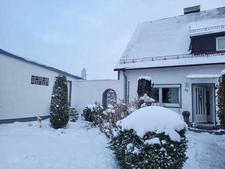 Modernisierte Doppelhaushälfte in ruhiger Wohnlage von Hof