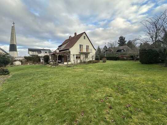 Viel Grundstück und Haus dazu in KH-Süd