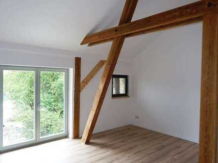 "Willkommen im Gut Kloster Zinna": Großzügige 4-Zimmer-Wohnung mit Terrasse und Freisitz im Grünen