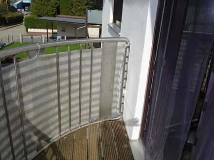 Ruhige 2 Zi. DG-Wohnung mit Küche, Balkon, Carport, beziehbar ab sofort