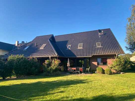 Massives Luxus-Zweifamilienhaus in zentraler ruhiger Lage