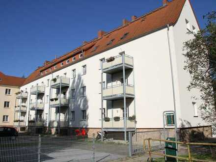 Schöne 3-Raum-Wohnung mit Balkon - Eichenparkett - Badewanne - PKW Stellplatz