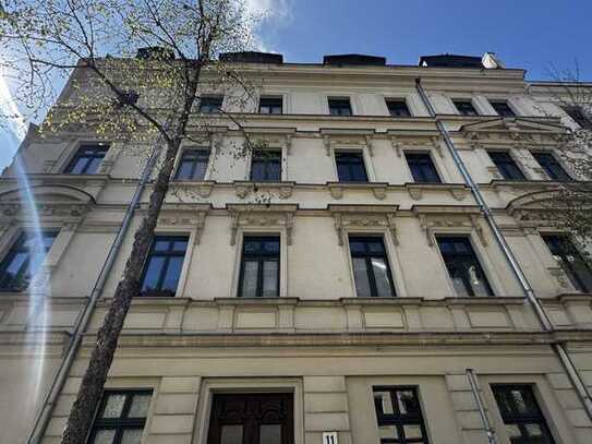 "Gründerzeitflair mit Balkon: Bezugsfreie 3-Zimmer-Wohnung in Leipzig"