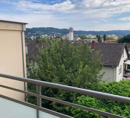 Exklusive 3-Raum-Wohnung mit Balkon, Panoramablick über Weinheim auf den Odenwald