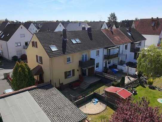 Gepflegtes Zweifamilienhaus in Rüsselsheim mit großem Garten