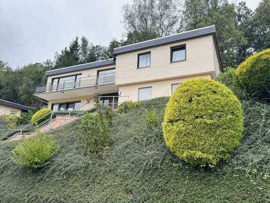 Ein-/Zweifamilienhaus mit traumhaftem Weitblick ins Grüne