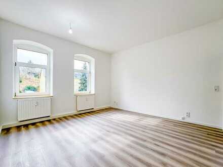 Erstbezug nach Sanierung * 2-RW * HP * neuer Boden * Bad mit Fenster + Wanne + WMA * TOP *