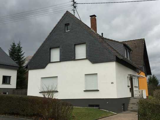 Günstige, gepflegte 5-Zimmer-Doppelhaushälfte in Bürdenbach