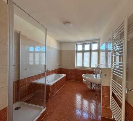 Sonnige, ruhige, große 3-Raum-DG-Wohnung mit kleinem Balkon in Uninähe sucht Sie!