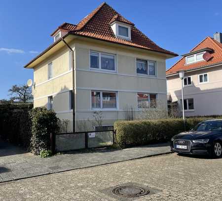 Zweifamilienhaus in guter Lage mit Rustikalem Stil