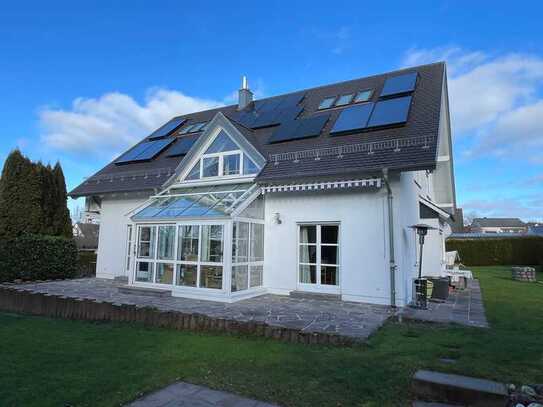 Großes modernisiertes EFH mit PV-Anlage, Hybridheizung und Wintergarten