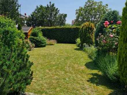 Charmantes Reihenhaus mit großem Garten und viel Potenzial