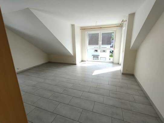 Neuwertige 3-Raum-Dachgeschosswohnung mit Balkon und Einbauküche in Bad Neuenahr-Ahrweiler