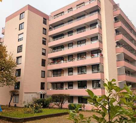 ETW mit Balkon und Stellplatz im gepflegten Mehrfamilienhaus