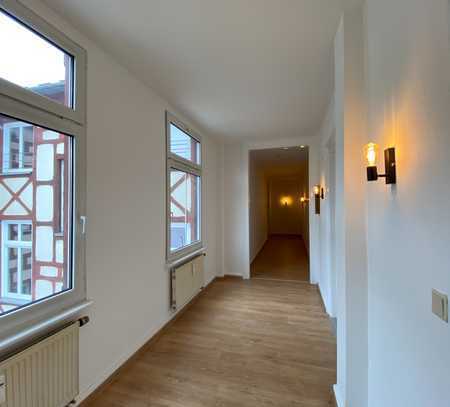 Großzügige 5-Zimmer-Altbauwohnung mit Balkon und Stellplatz