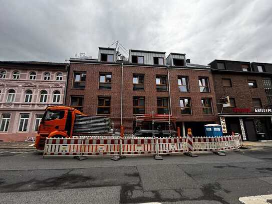 Erstbezug mit Küche: Stilvolle 3 Zi. Wohnung in zentraler Lage