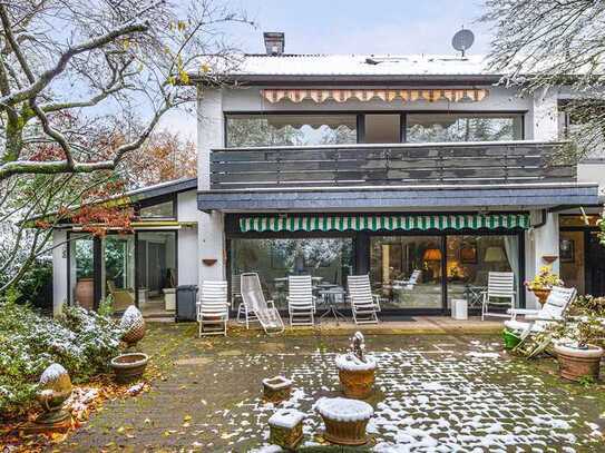 Dreiparteienhaus mit schönem Garten und Garage