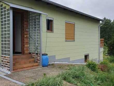Ansprechende Doppelhaushälfte in ruhiger Lage mit vier Zimmern in Selb