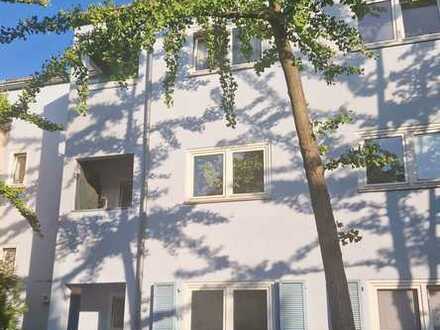 Top-Angebot ! bezugsfreie modernisierte 1 ½ - Zimmer-Eigentumswohnung mit Balkon