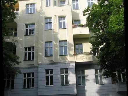 2 Zimmer Wohnung im Seitenflügel mit genehmigtem Balkon