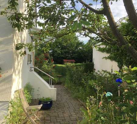 Freistehendes Einfamilienhaus mit großem Garten