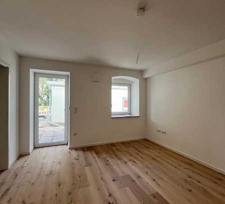 Schöne 2-Zimmerwohnung mit Dachterrasse direkt an dem Regen